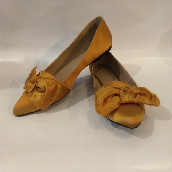 Ann Taylor Factory Shoes - Ann Taylor factory satin bow flats